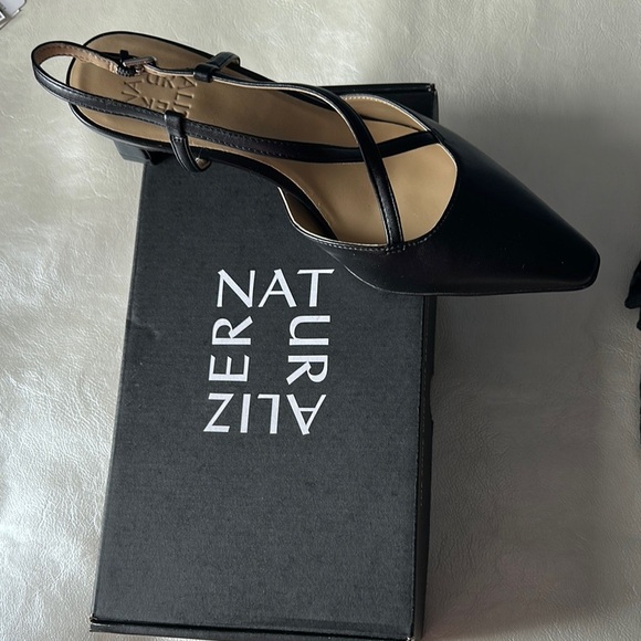 Naturalizer Black Pointed Toe Heels - Picture 1 of 9